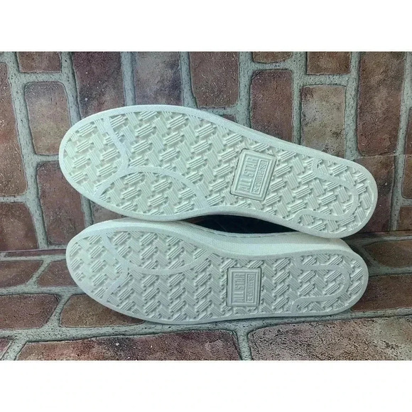 Athletic_Shoes